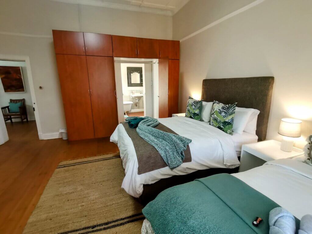 Oude Post Guesthouse - Main House Green Room