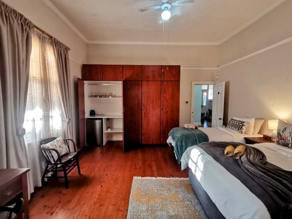 Oude Post Guesthouse - Main House Protea Room