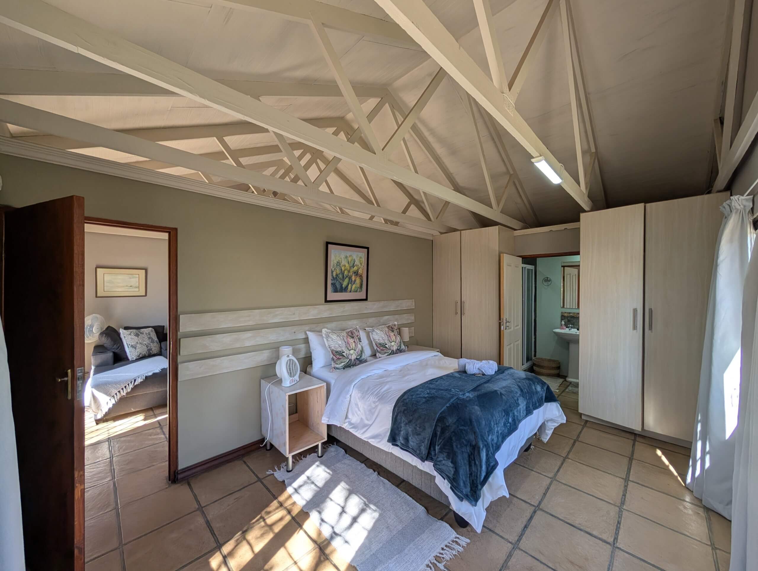 Interior Bedroom view of Oude Post Garden Cottage